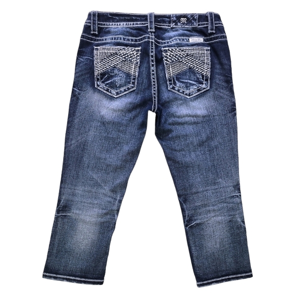 Miss Me | Distressed Capri | Size 29 - Picture 2 of 12